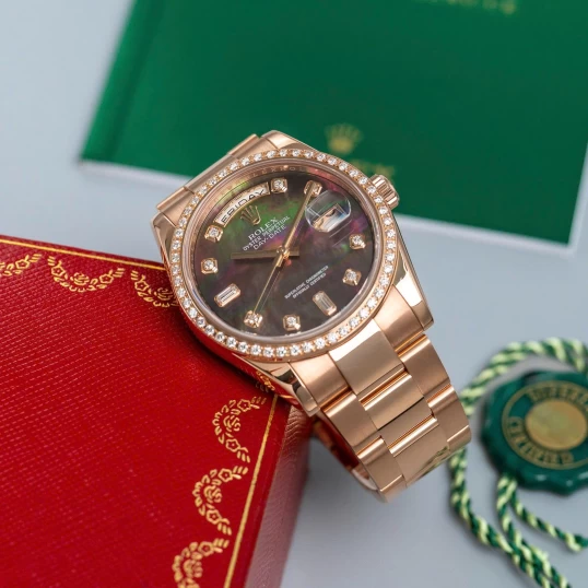 Rolex Oyster Perpetual Day-Date 36mm Ref. 118205 – Everose Gold – MOP Diamond Dial
