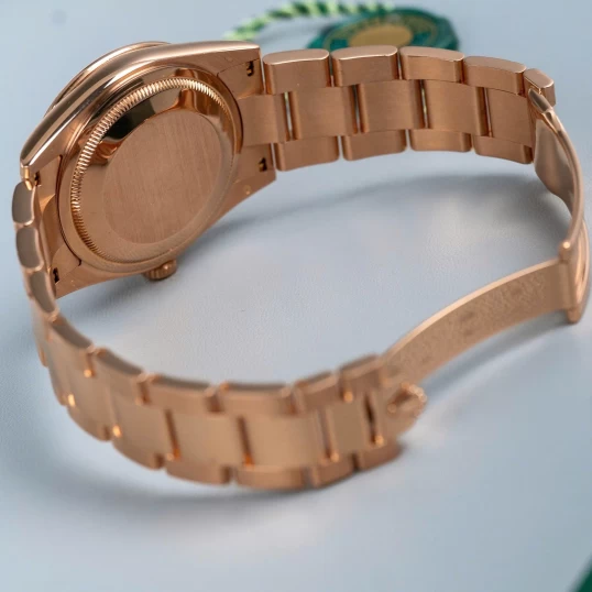 Rolex Oyster Perpetual Day-Date 36mm Ref. 118205 – Everose Gold – MOP Diamond Dial