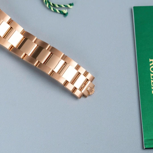 Rolex Oyster Perpetual Day-Date 36mm Ref. 118205 – Everose Gold – MOP Diamond Dial